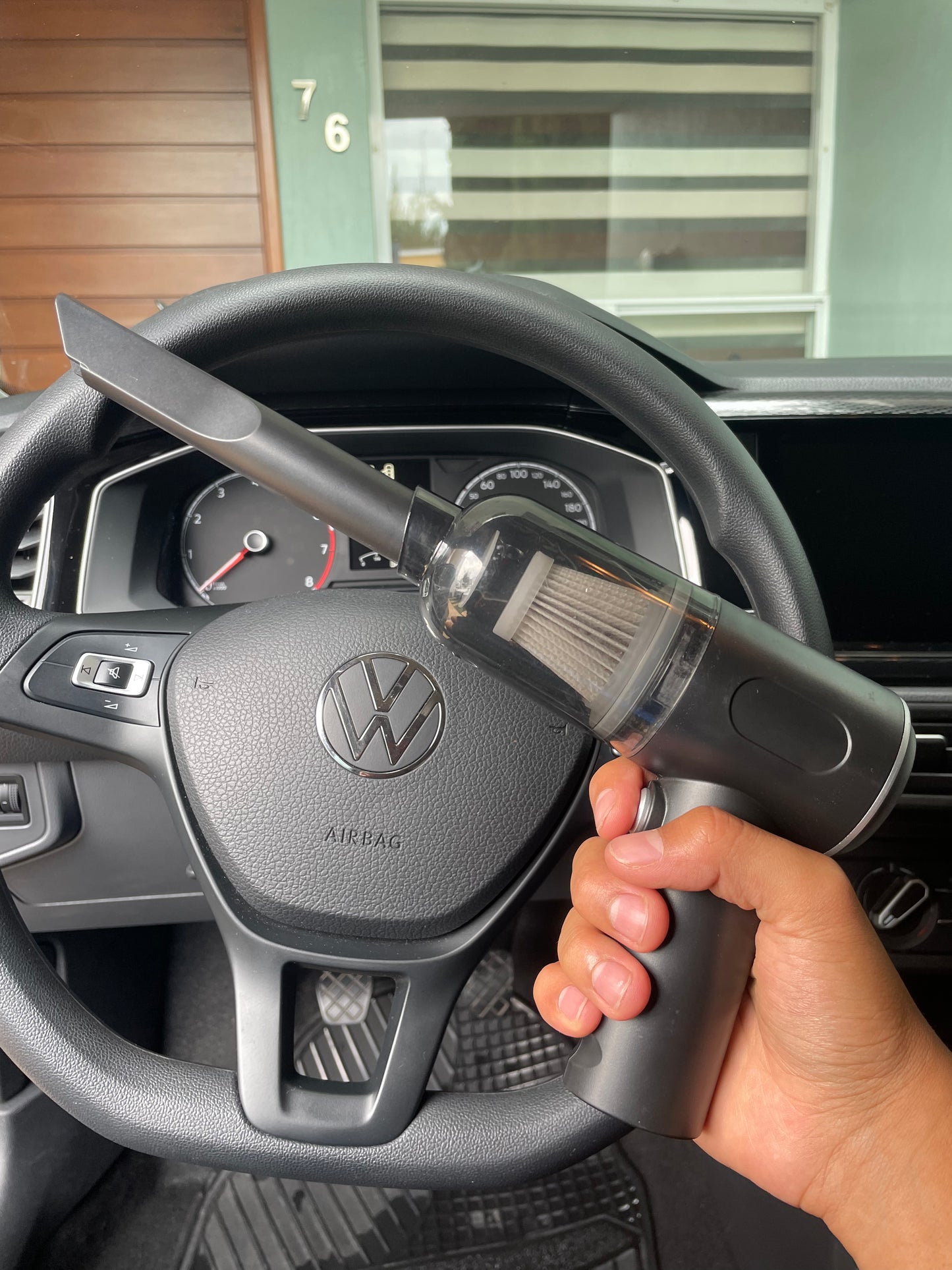 Mini vacuum cleaner
