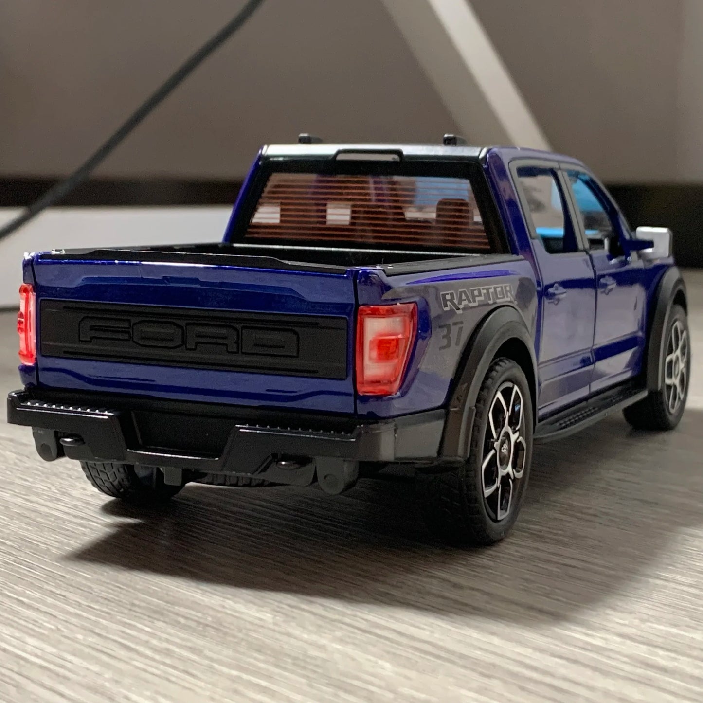 Ford Raptor Coleccionable Con Luces Led y Sonido